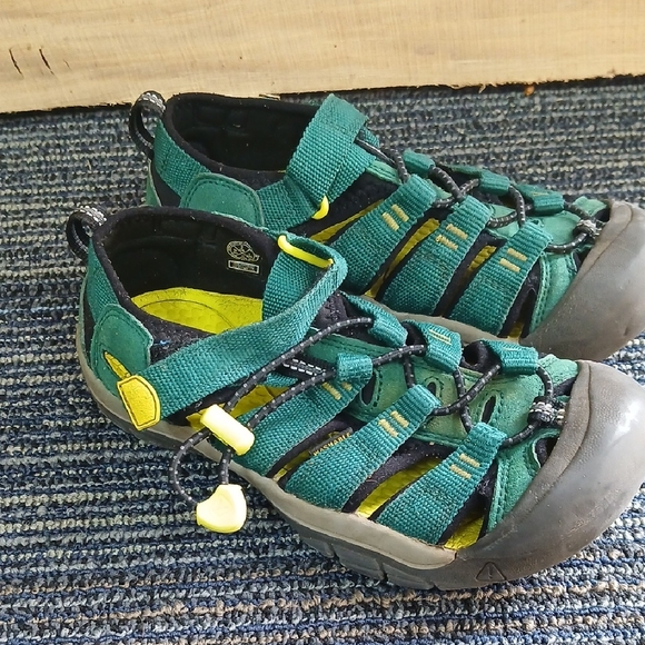 Keen Other - Keen Newport Kids Forest Greeb and Lime Sandals Youth 2